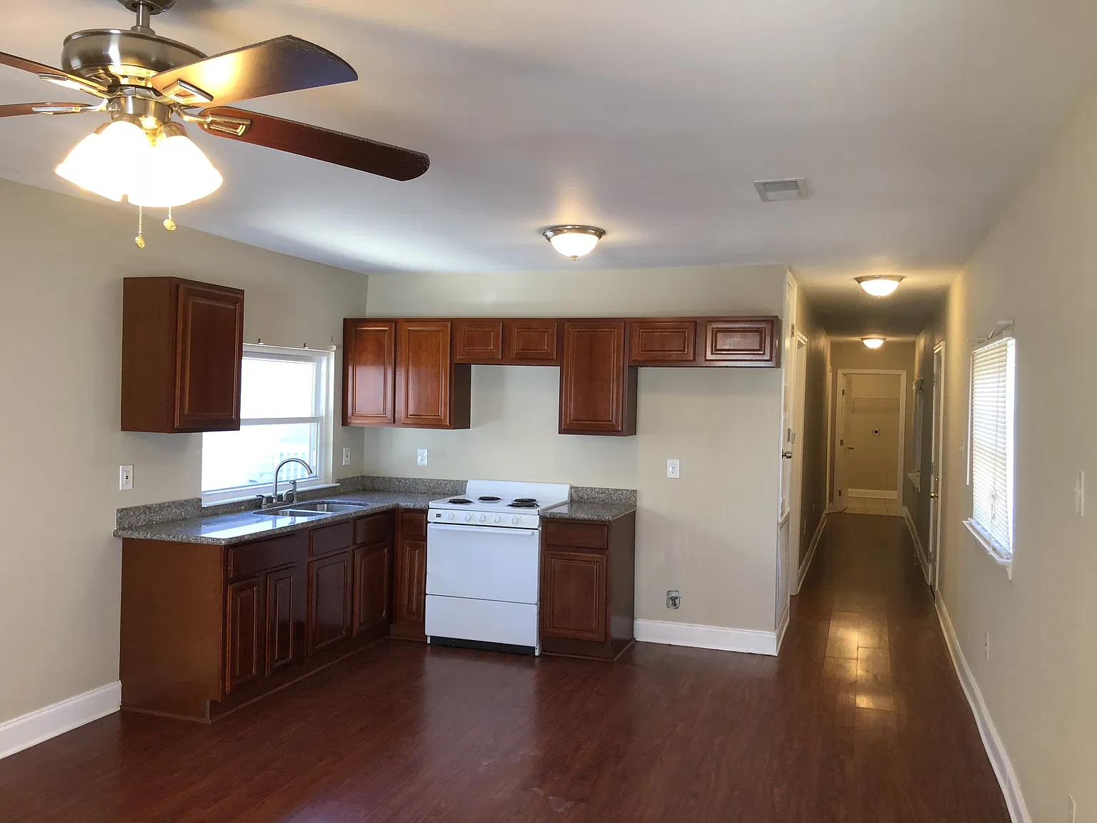 2 bed, 1000 sqft, $1,050 — Photo 2