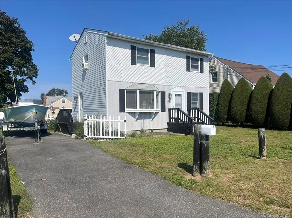 13 Flint Rd, Amityville, NY 11701