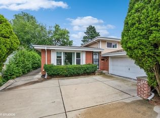 8431 Forest Dr, Hickory Hills, IL