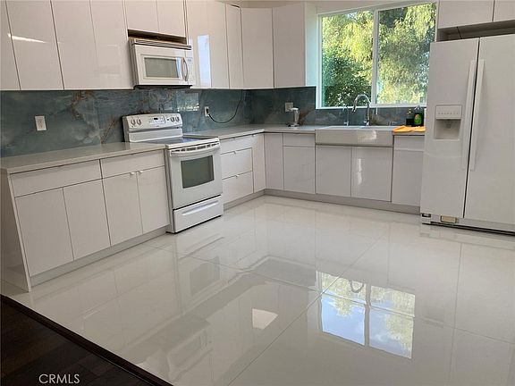 2nd image of 21655 Temescal Canyon Rd