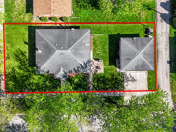 5th image of 18655 Sherman St