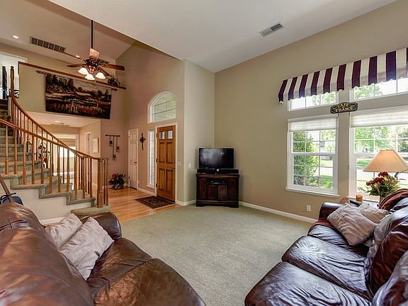 3rd image of 147 Stonington Way