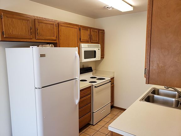 Kitchen west
