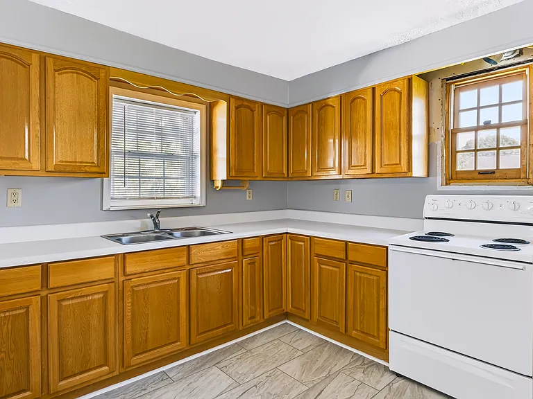 305 Church St — Photo 7