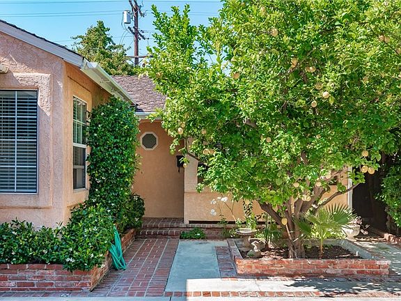 3rd image of 20973 Costanso St