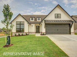 2916 W Charlotte St, Broken Arrow, OK 74011