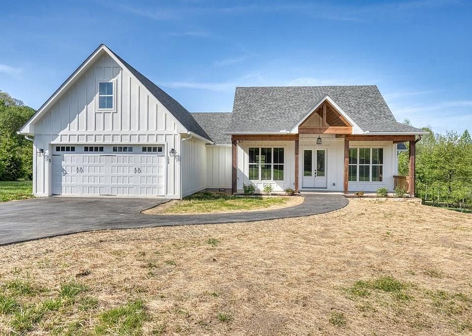 1st image of 124 Meadow Brooke Ln