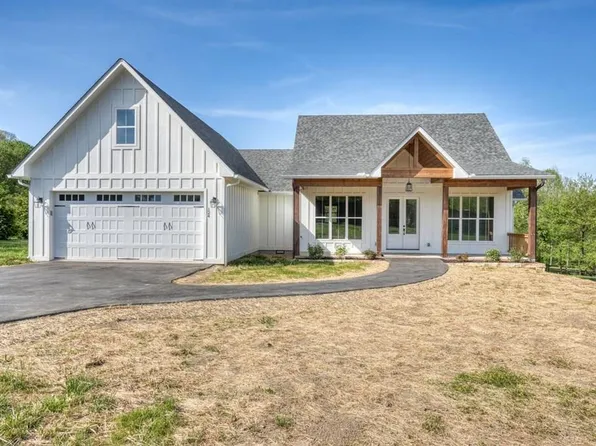 124 Meadow Brooke Ln, Young Harris, GA 30582