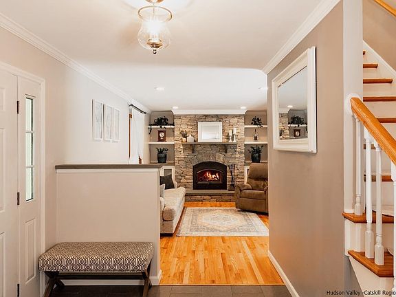 3rd image of 424 Quaker Lane
