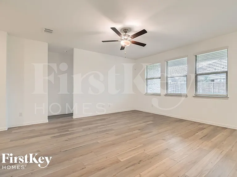 2324 Okeefe Dr — Photo 7
