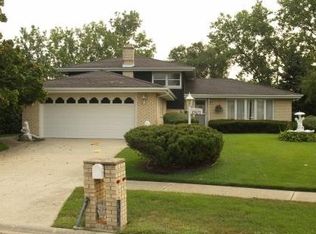 10427 S Vicky Ln, Palos Hills, IL 60465