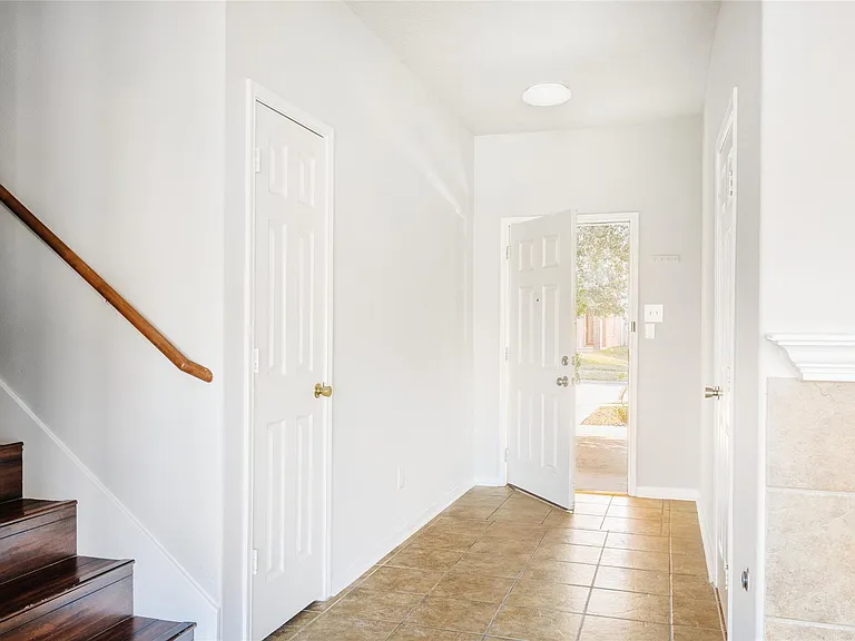 15410 Fir Woods Ln — Photo 3