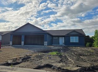 911 Three Lakes Ct, Madison Lake, MN 56063