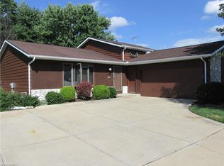 15675 Walnut Creek Dr, Strongsville, OH