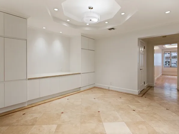 9 East 62nd Street image 10 of 16