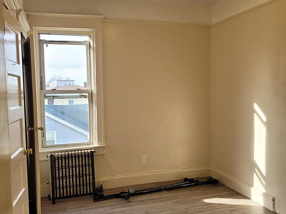 5th image of 24 William St Floor 3