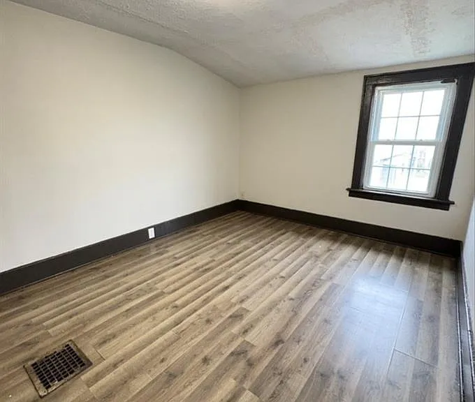 1011 Windsor Ave — Photo 11