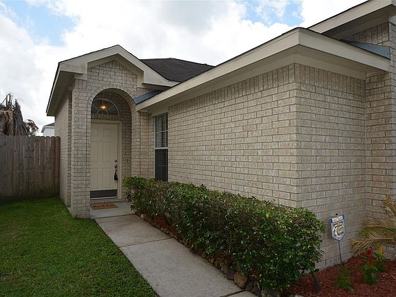 3rd image of 7909 Leaning Oak Dr