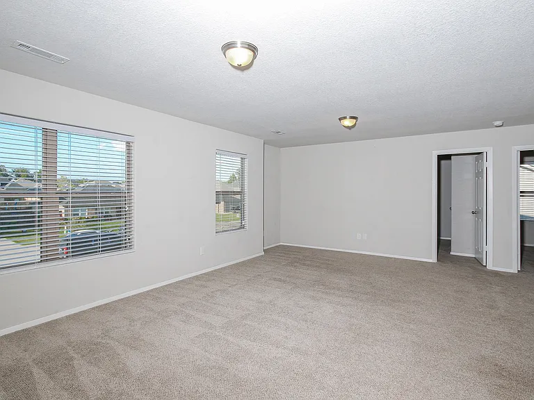 2711 Wyandotte Ave — Photo 18