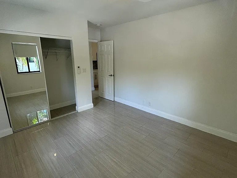 918 NE 15th Ave #4 — Photo 9