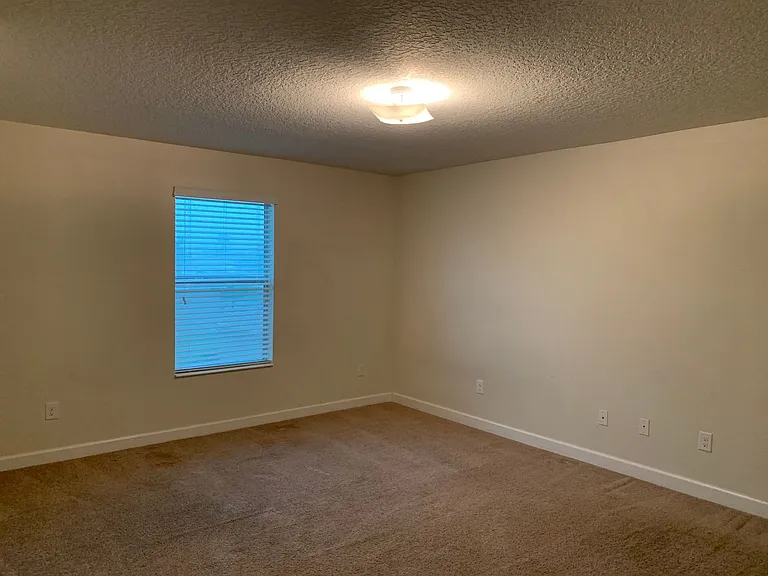 1646 Thetford Cir — Photo 23