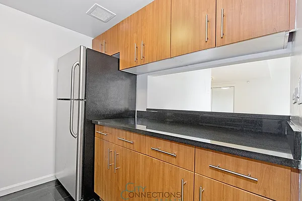 Rented by City Connections Realty | media 2
