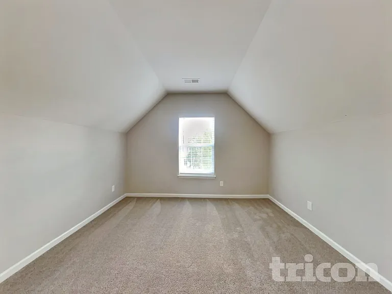 1129 Hawick Dr — Photo 16