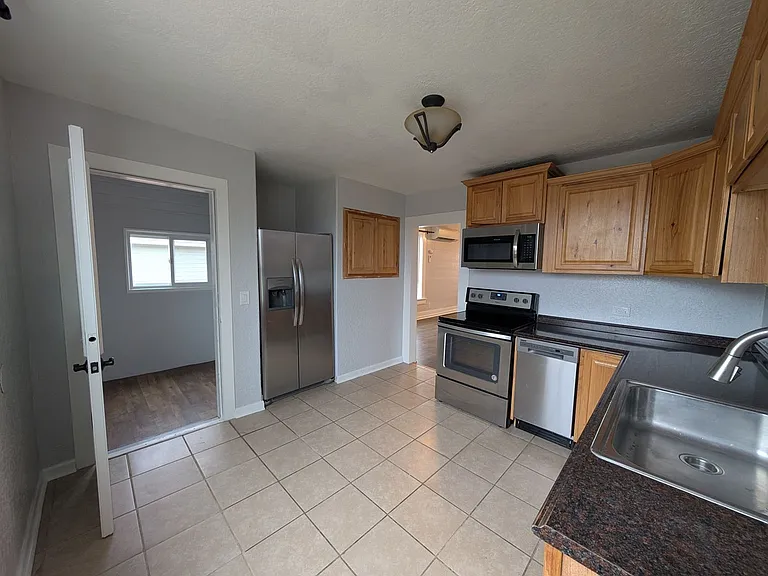 611 Ward St — Photo 11