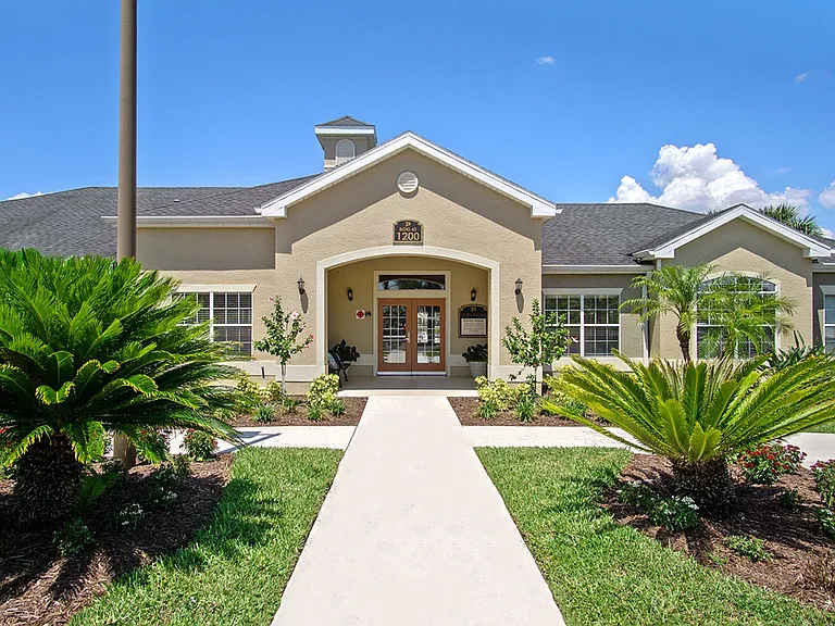 Seven Palms Apartments — Photo 11