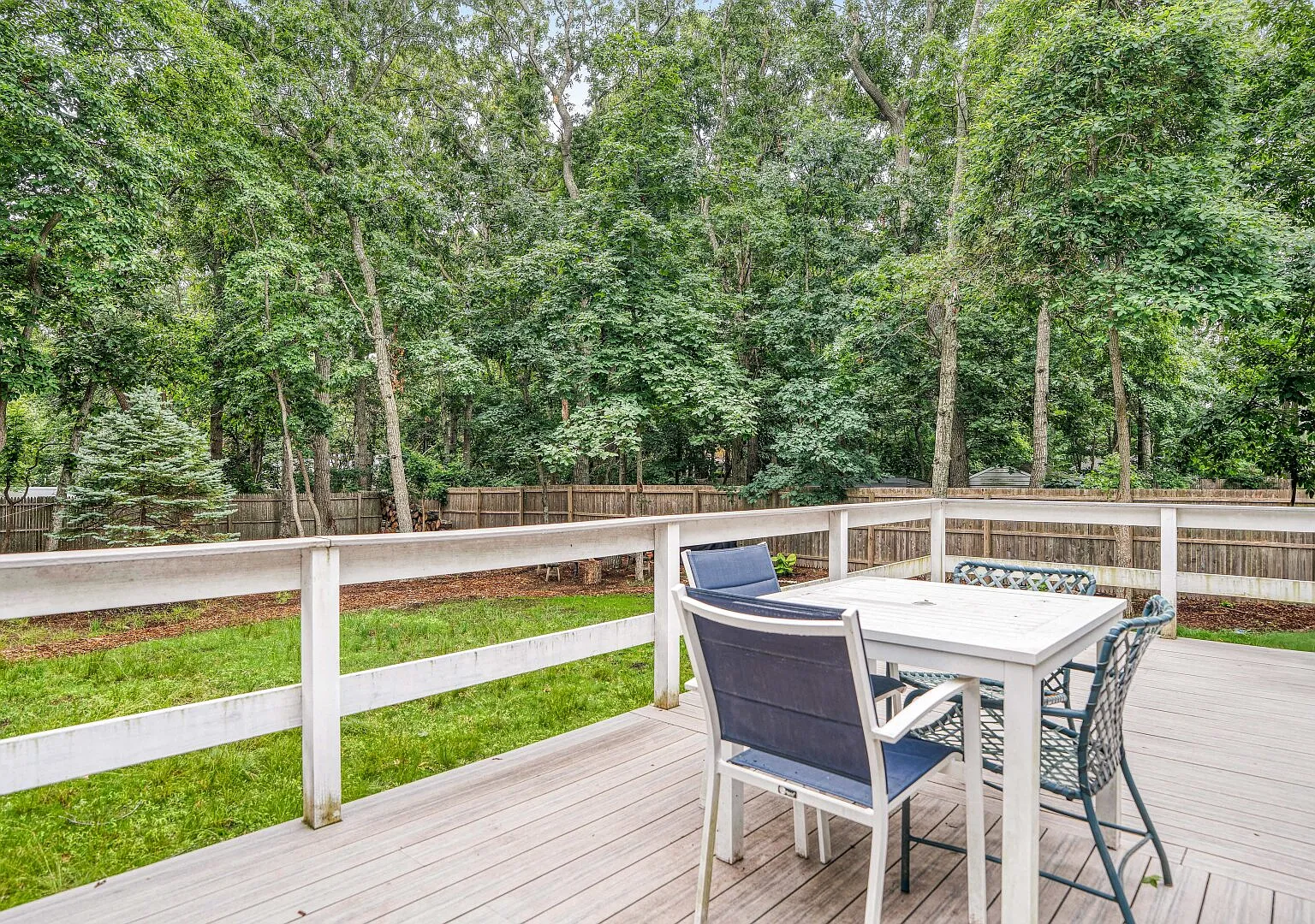 East Hampton Retreat with Private Beach Access — Photo 2