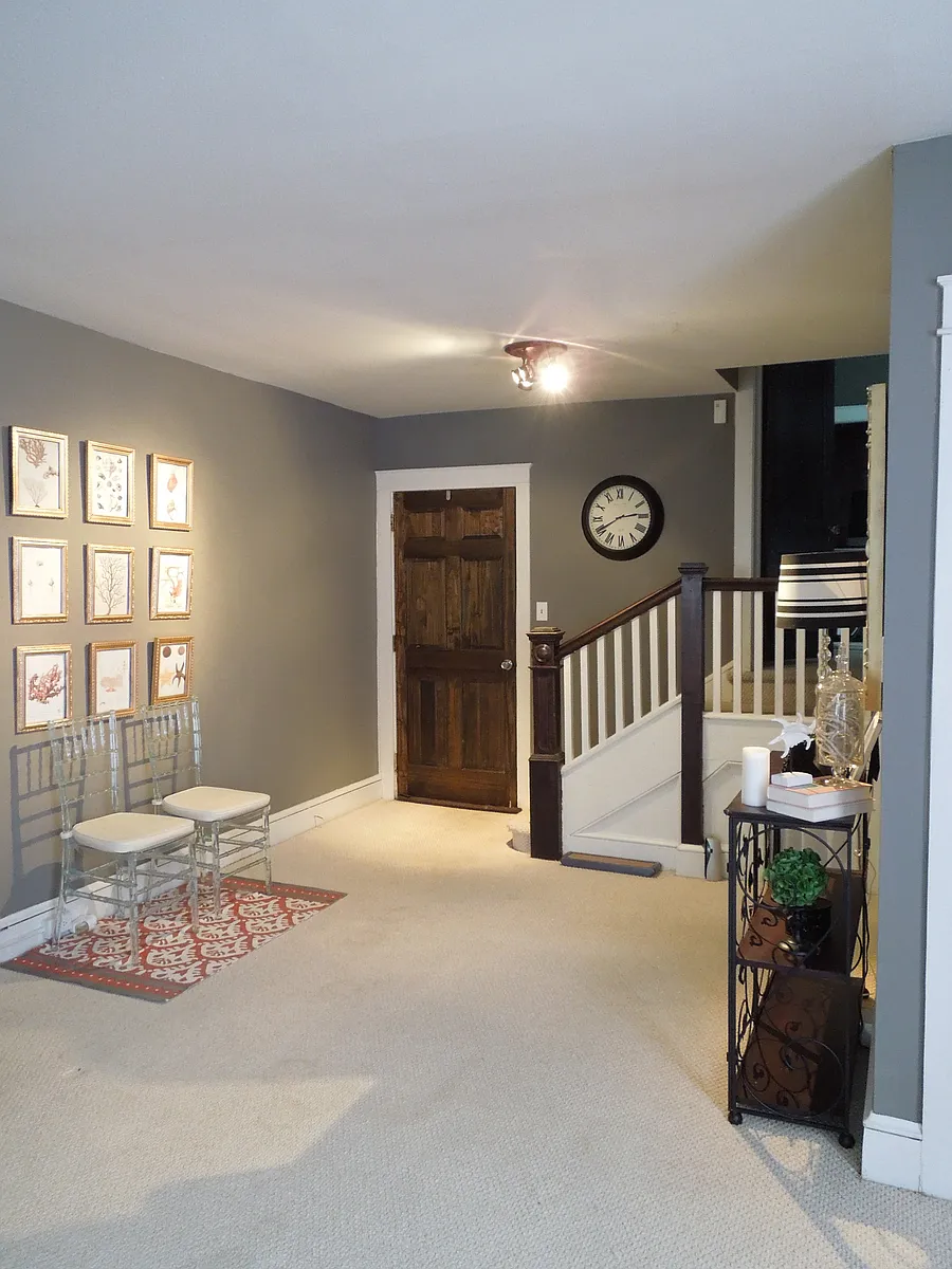 Entry area (as furnished by previous tenant) - 218 E Orange St #2