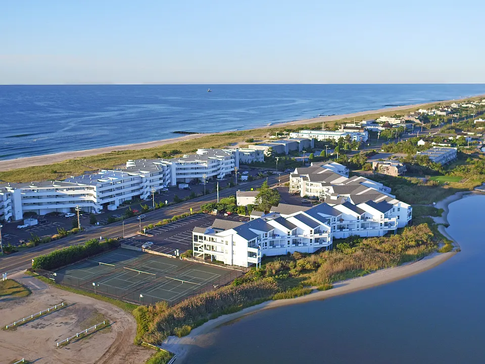 250 Dune Rd #119