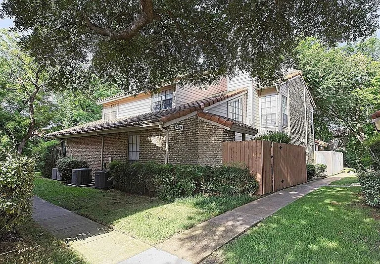 889 Dublin Dr #D — Photo 35