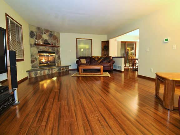 3rd image of 1407 Trillium Ct