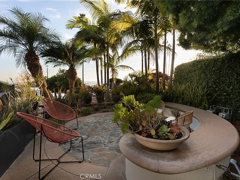 558 Cliff Dr — Photo 7