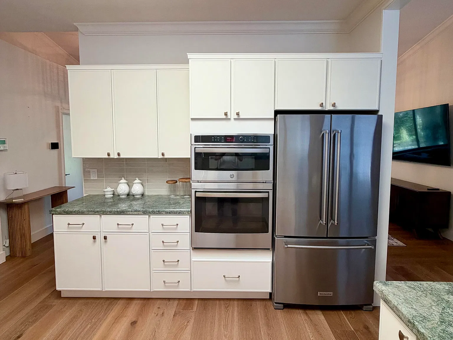 3 bed, 2.0 bath, 2045 sqft, $5,000 — Photo 4