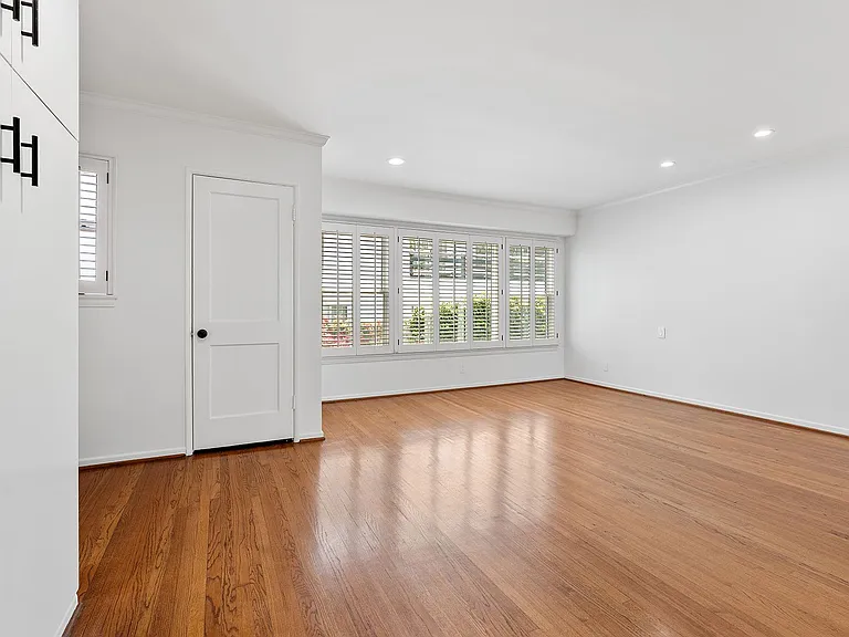 11053 Strathmore Dr — Photo 49