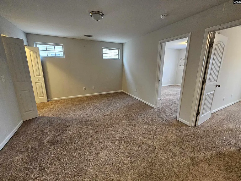 940 Yarrow Ln — Photo 9