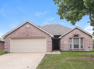 907 Alpine St, Forney, TX 75126