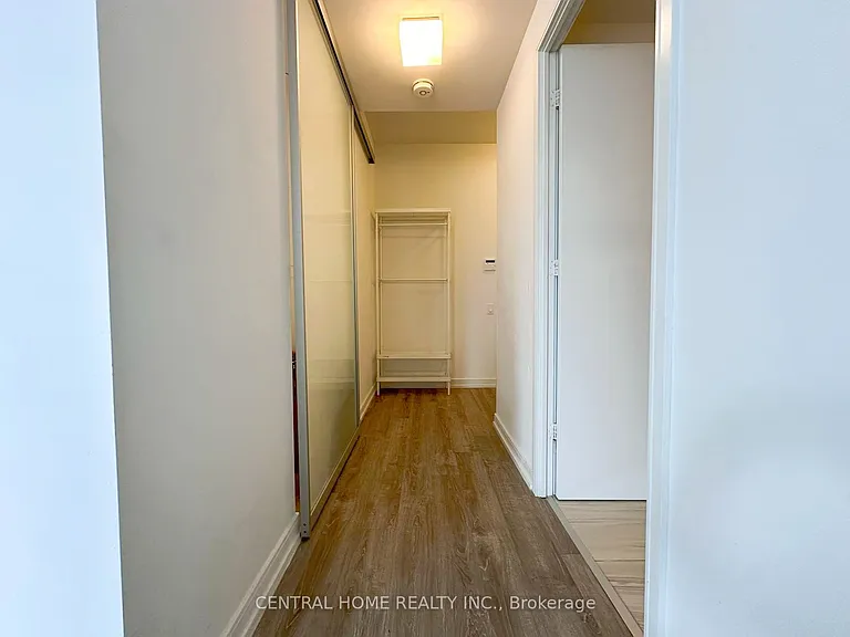 28 Wellesley St E #1602 — Photo 9