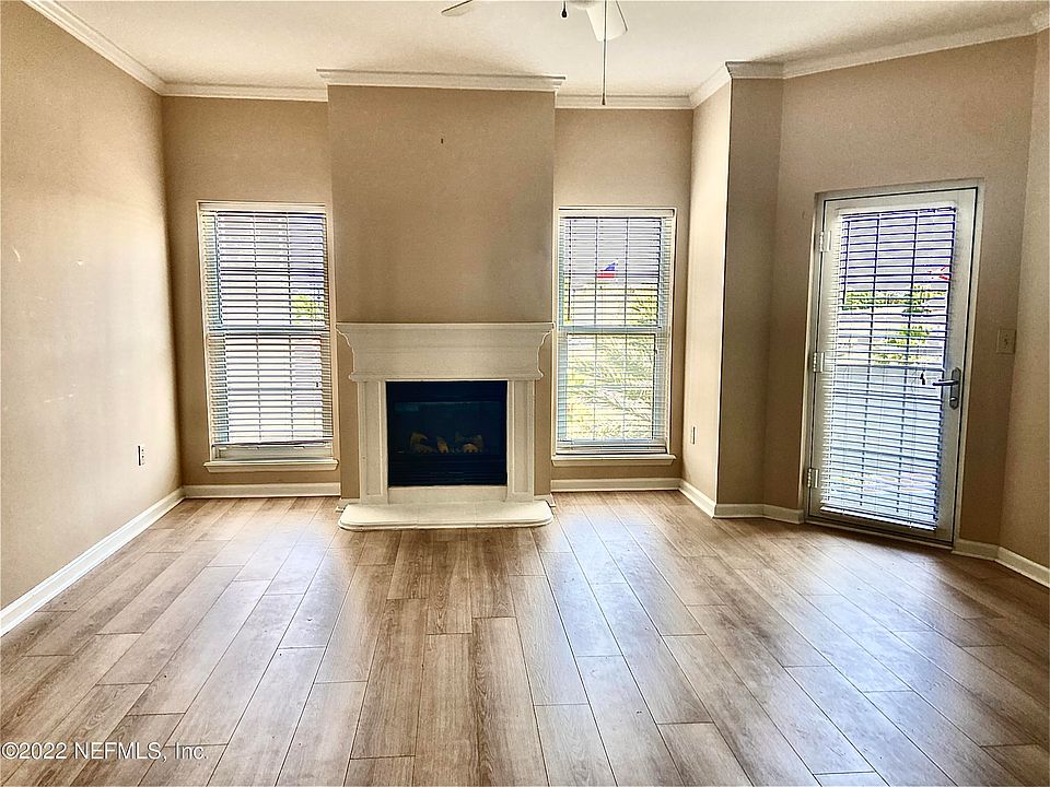 1st image of 400 E Bay St Suite 303