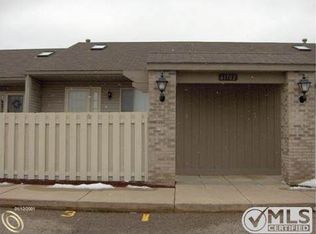 61702 Williamsburg Dr UNIT 3, South Lyon, MI 48178