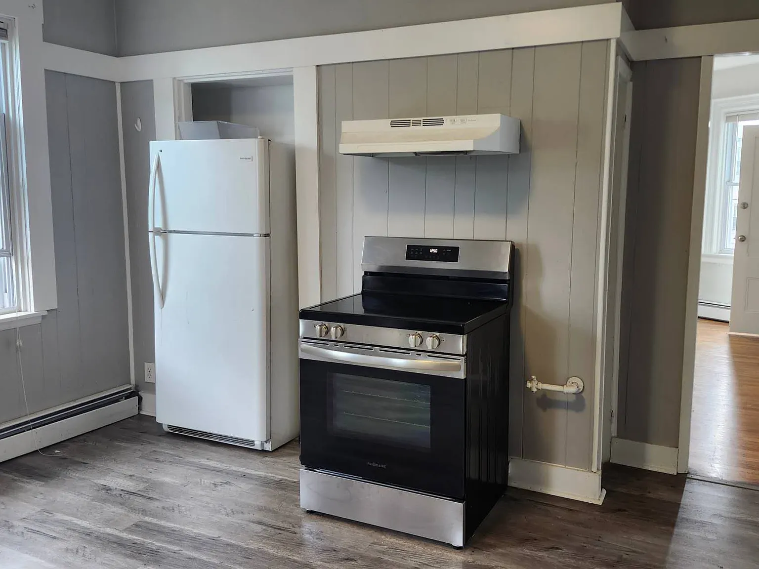 8 bed, 2360 sqft, $2,400 — Photo 3