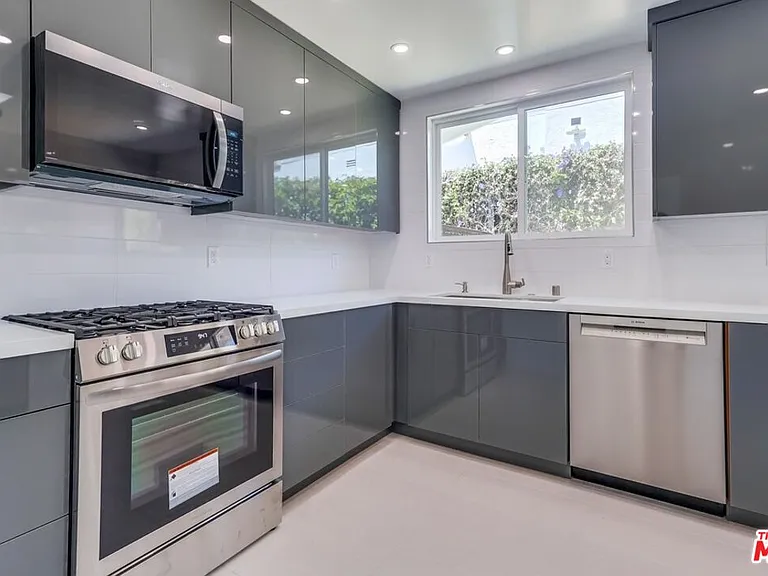 1318 S Longwood Ave — Photo 12