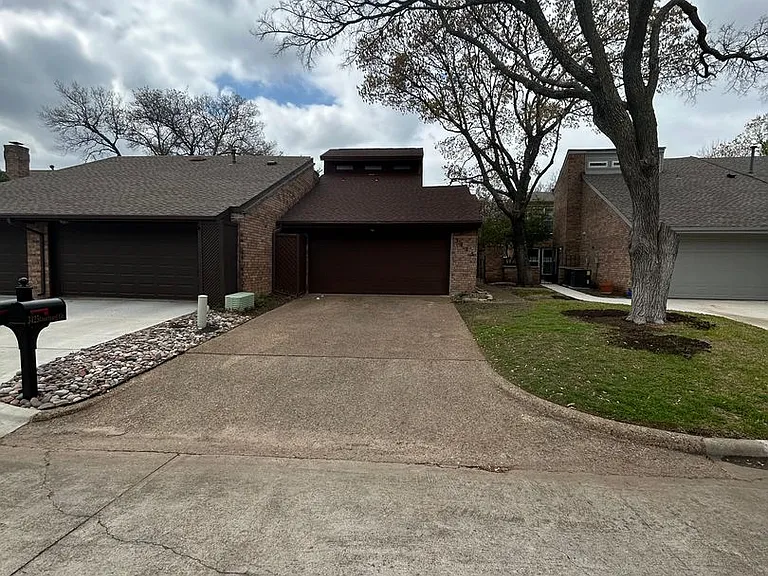 3425 Courtyard Cir — Photo 29