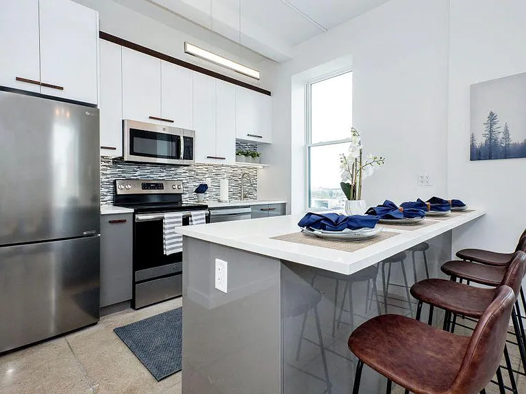 880 Bergen Ave — Photo 12