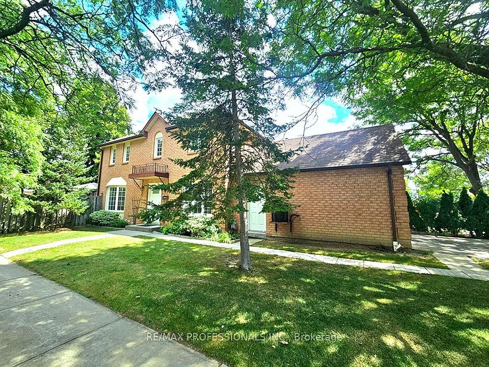 1st image of 500 Silverthorne Cres #1