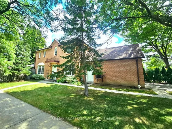 500 Silverthorne Cres #1, Mississauga, ON L5R 1W3