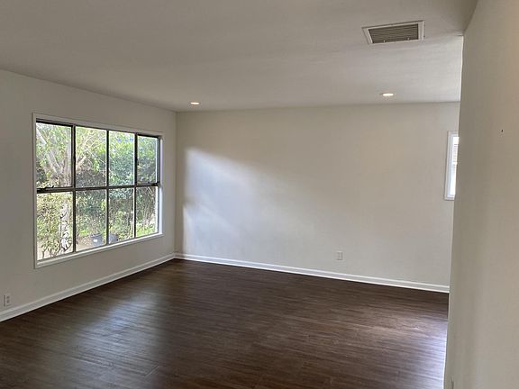 3rd image of 14519 Rayen St