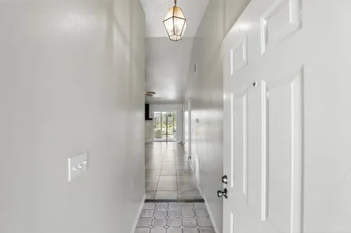 28 Lancelot Ave Photo 1